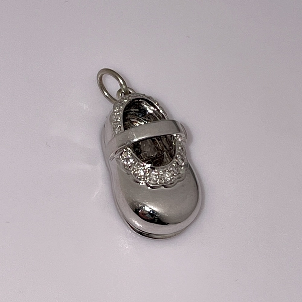Solid 14K White Gold Natural Diamond Baby Shoe Necklace Pendant for Necklace